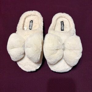 Adorable bebe Women’s Slippers